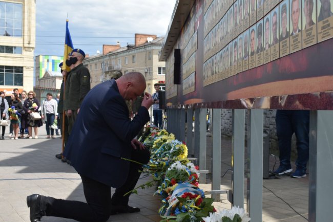 У Луцьку вшанували пам'ять загиблих на Сході військових. ФОТО