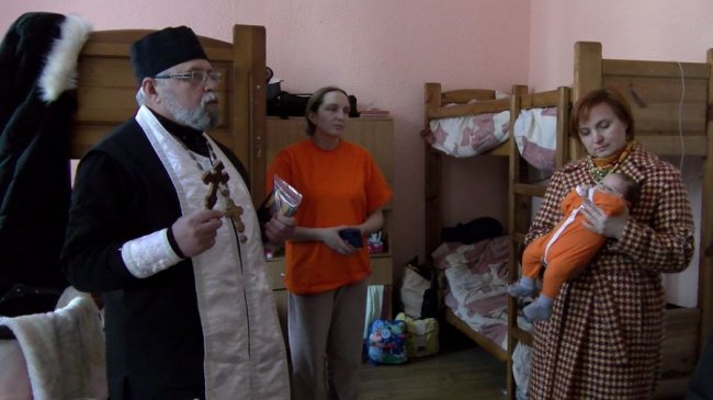 В гуртожитку луцького ліцею охрестили дівчинку з Київщини. ВІДЕО