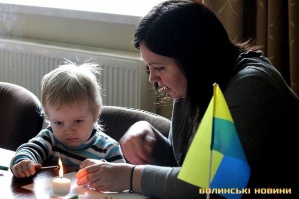 Як маленьких лучан вчили малювати писанки. ФОТО