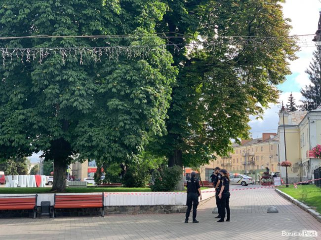 У Луцьку через постріли перекрили Театральний майдан: на місці – велика кількість поліції