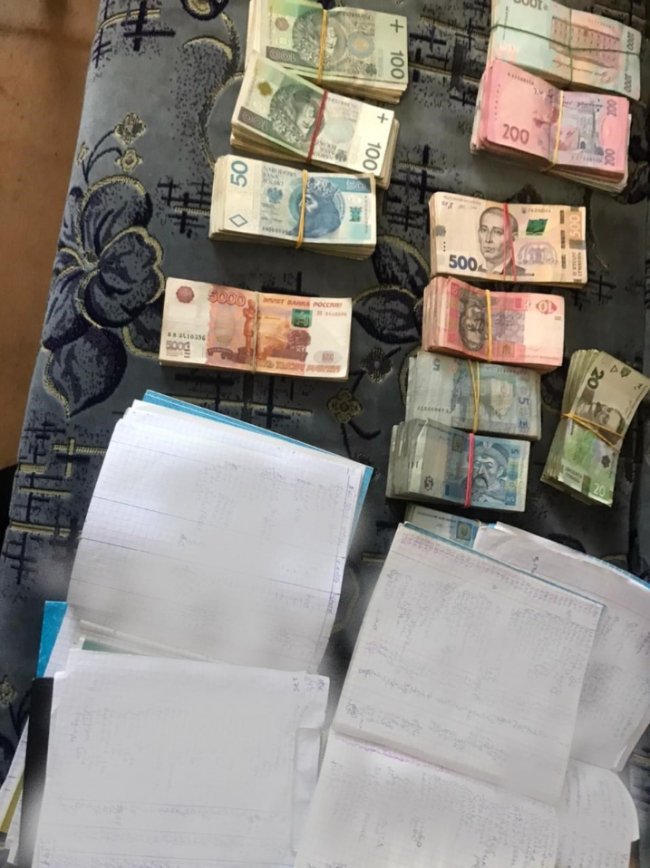 Волинянин організував підпільний алкоцех у власному будинку. ФОТО