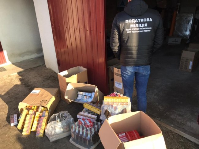 Волинянин організував підпільний алкоцех у власному будинку. ФОТО