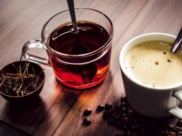 Чай чи кава: вчені вибрали кращий ранковий напій	