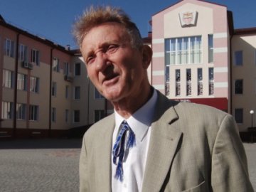 Запропонували роботу в приватній компанії: чим закінчилася історія “сторожа-людожера” у луцькій школі. ВІДЕО