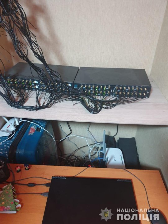 Затримали сутеренів і понад 80 жінок, які надавали сексуальні послуги у 15 областях України. ВІДЕО