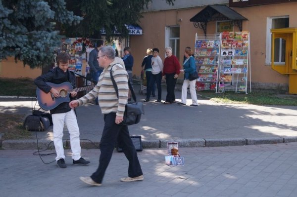 Вулицю Лесі Українки звільнили від автомобілів. ФОТО
