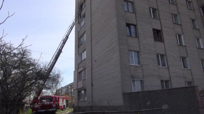 У Луцьку – пожежа в багатоверхівці: постраждала жінка. ФОТО