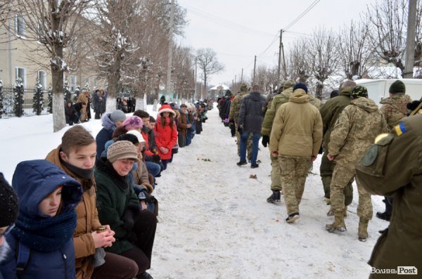 «Десантник пішов у небо»:  у Ківерцях поховали Героя Маріса Камінського