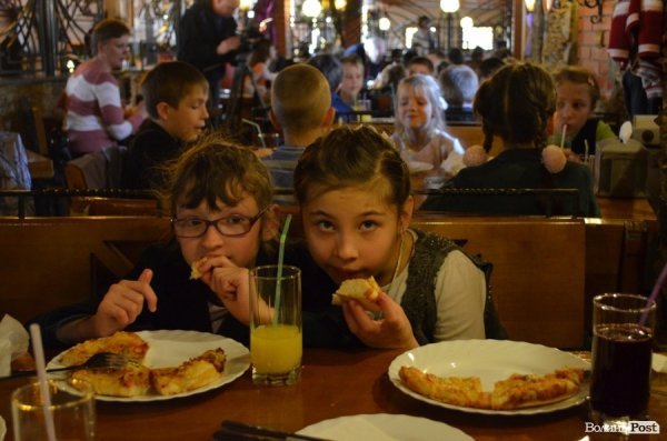 Напередодні Великодня для дітей влаштували забави. ФОТО*