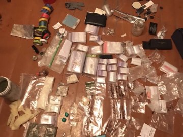 Перевозив у машині та зберігав удома: у волинянина знайшли психотропи. ФОТО