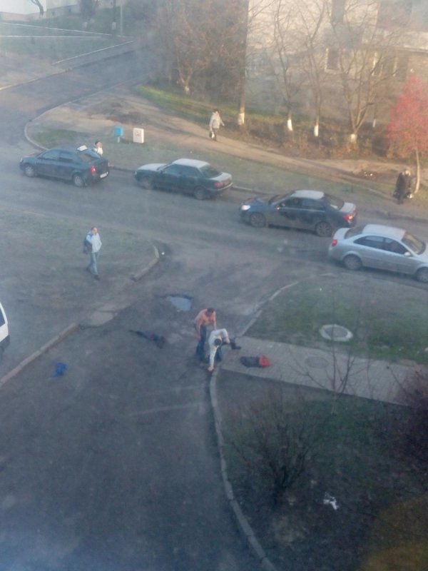 У Луцьку посеред вулиці побилися таксисти. ФОТО