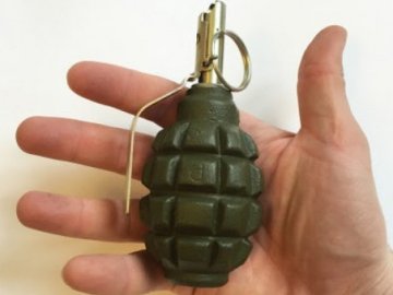 Біля університету в Рівному знайшли дві гранати