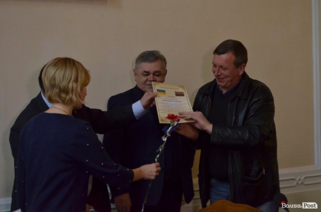 У Луцьку вручили перші посвідчення бійцям-добровольцям. ФОТО