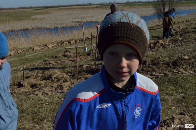 Екологічна акція у Промені, або Як у шквальний вітер народжувався новий ліс. ФОТО