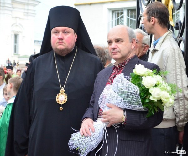 Патріарха Філарета зустрічали у Луцьку паляницею і квітами 