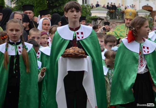 Патріарха Філарета зустрічали у Луцьку паляницею і квітами 