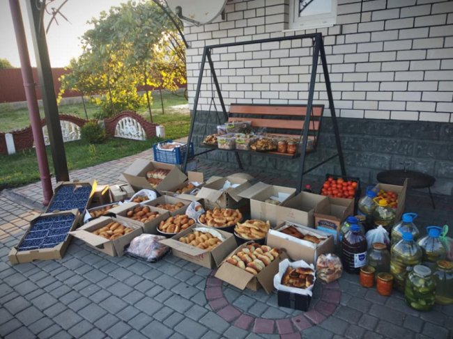 Священники та парафіяни Шацького благочиння нагодували учасників міжнародного хресного ходу. ФОТО 