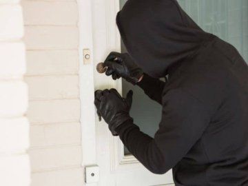 У селищі на Волині обікрали квартиру волонтера зі США