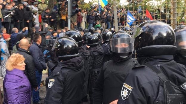 Під Верховною Радою встановили намети