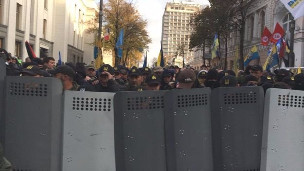 Під Верховною Радою встановили намети