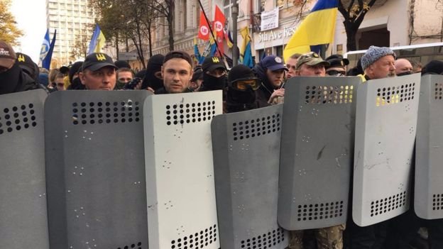 Під Верховною Радою встановили намети