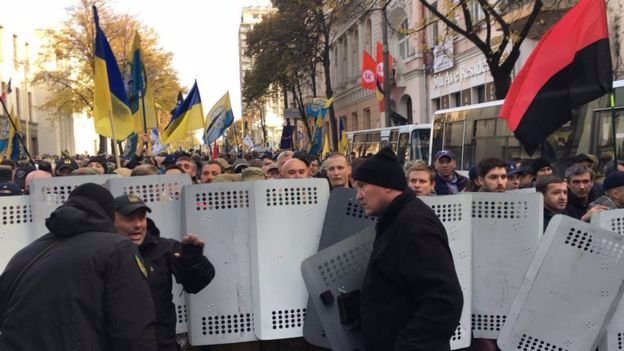 Під Верховною Радою встановили намети