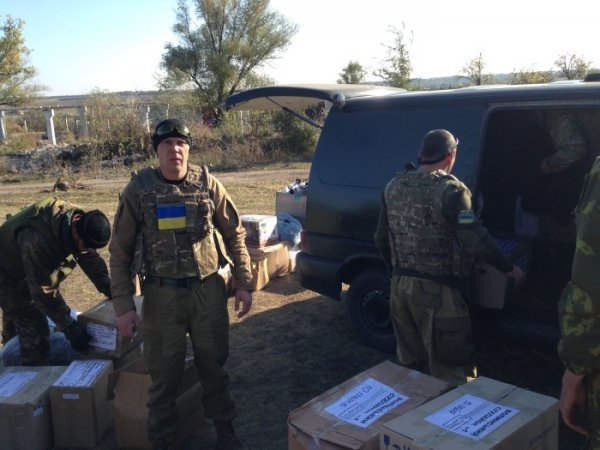 Волинські волонтери передали бійцям машину, їжу та одяг. ФОТО. ВІДЕО