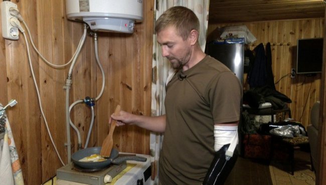 Воїн з Волині, який біля Кринок вратив руку і ноги, 14 днів чекав евакуації на острові