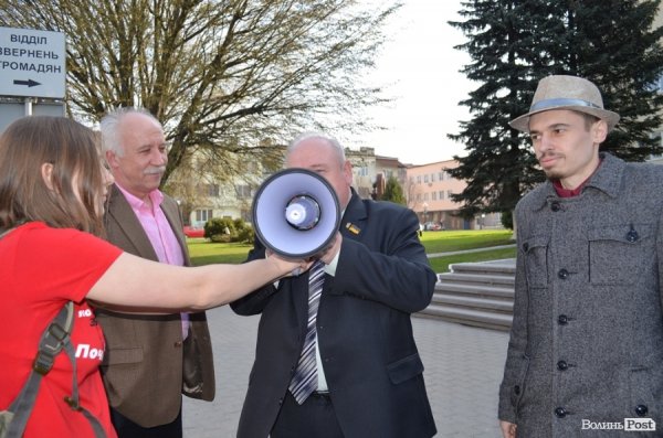 Під луцькою мерією – пікет. ФОТО. ВІДЕО
