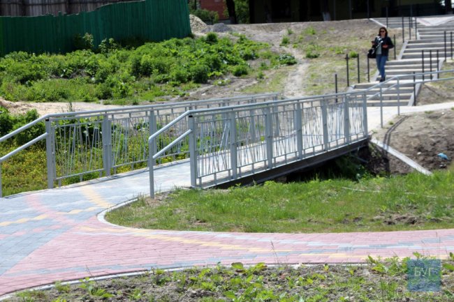 Дитячий майданчик та відеонагляд: у Володимирі облаштовують рекреаційну зону біля річки