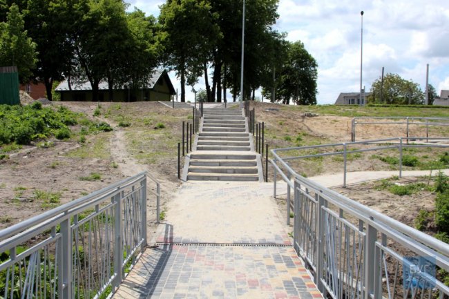 Дитячий майданчик та відеонагляд: у Володимирі облаштовують рекреаційну зону біля річки