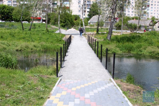 Дитячий майданчик та відеонагляд: у Володимирі облаштовують рекреаційну зону біля річки