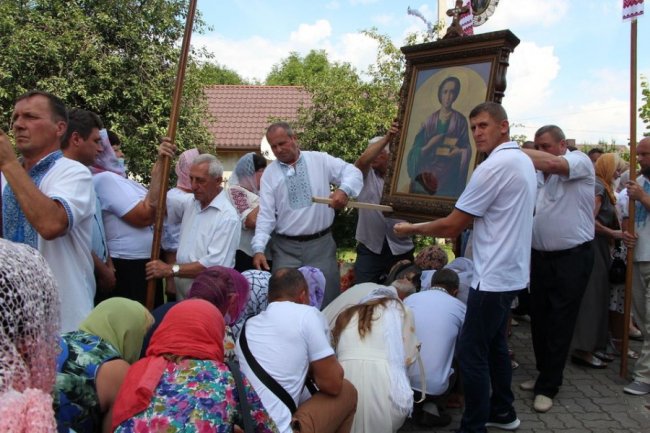 У селі під Луцьком релігійна громада відзначила потрійний ювілей. ФОТО