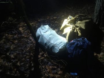 У мішках, сумках та каністрах: на Волині зупинили 4 спроби контрабанди цигарок