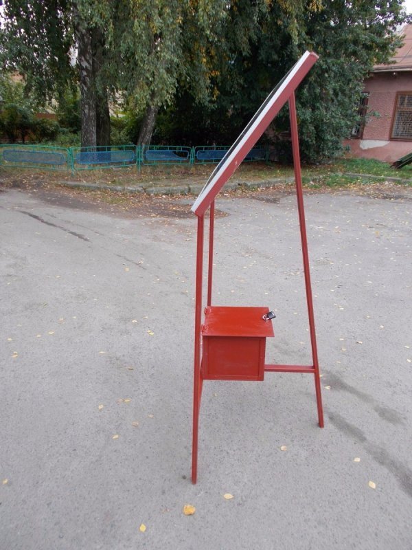 У Луцьку встановили ліхтар, що працює на сонячній енергії. ФОТО