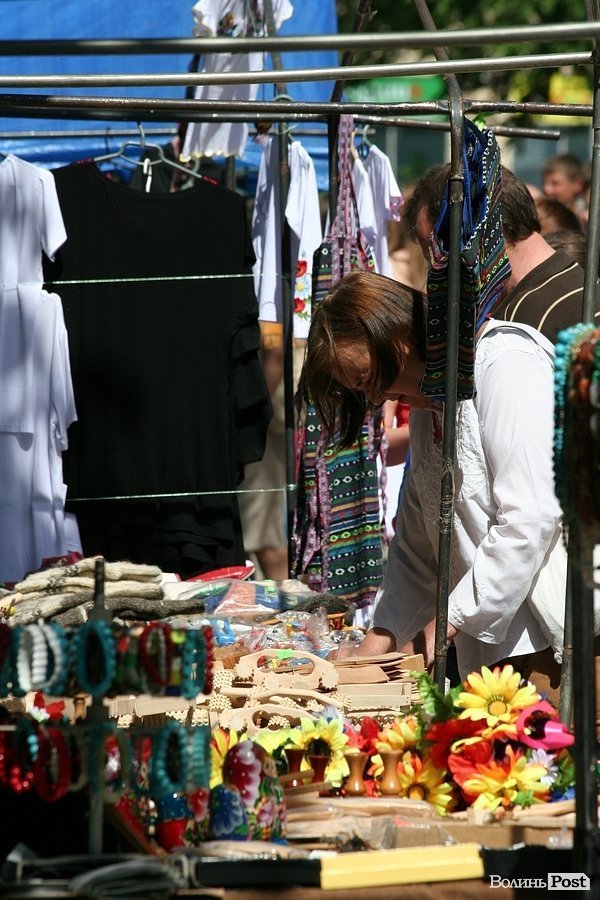 У Луцьку продовжується «Мистецька вулиця». ФОТО