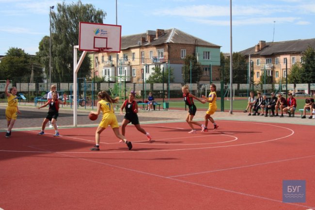 Стріт-бол, теніс і пляжний волейбол: як святкували ювілей волинського міста. ФОТО