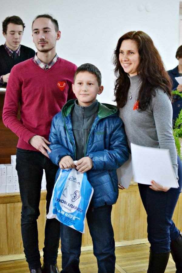 Організатори масштабної благодійної акції на Волині допомогли дітям з вадами слуху. ФОТО