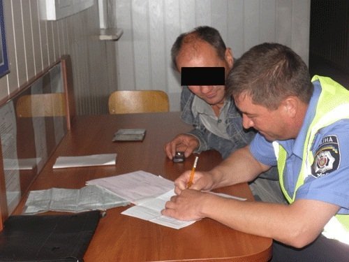 У Луцьку зловили п'яного водія, який допомагав другу