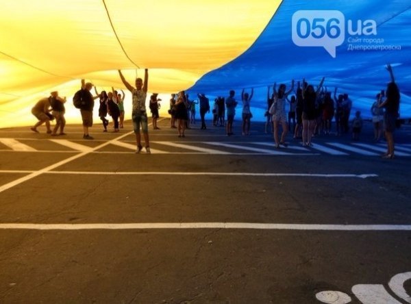 У Дніпрі розгорнули найбільший прапор України. ФОТО