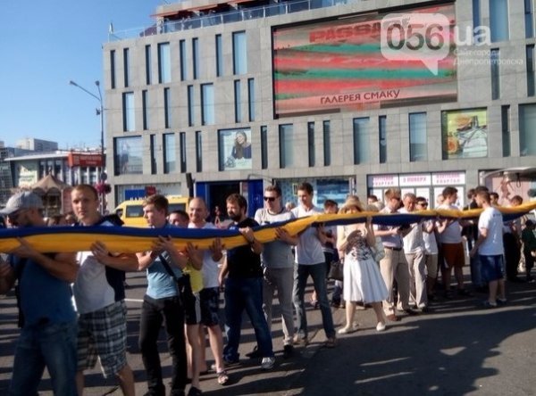 У Дніпрі розгорнули найбільший прапор України. ФОТО