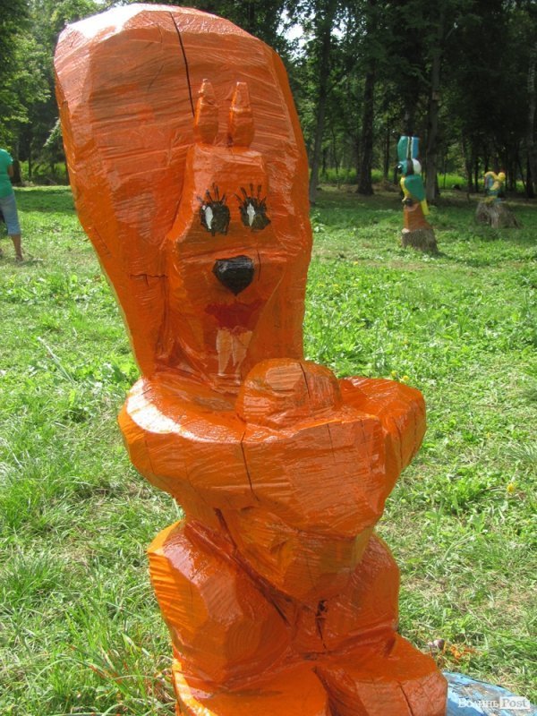 У луцькому парку розфарбовували фігурки тварин. ФОТО