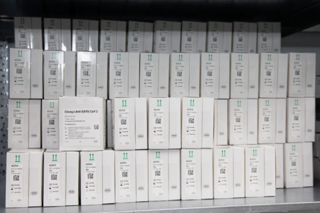 Якість світового рівня: українські лікарі розповіли про ІФА-тести, які привіз Фонд Порошенка