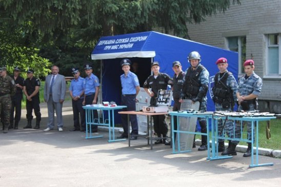 «Беркут» влаштував «показуху» дітям у таборі під Луцьком. ФОТО