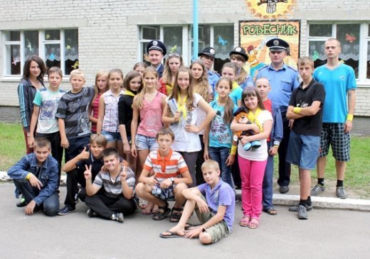 «Беркут» влаштував «показуху» дітям у таборі під Луцьком. ФОТО