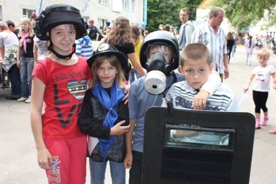 «Беркут» влаштував «показуху» дітям у таборі під Луцьком. ФОТО