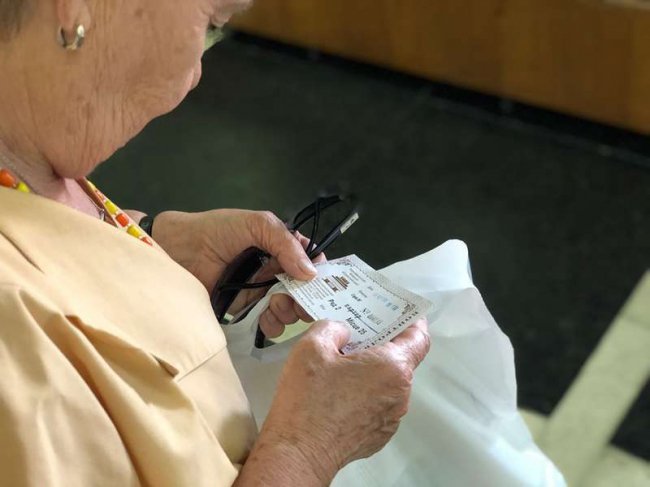 Луцькі пенсіонери безкоштовно відвідали театр. ФОТО