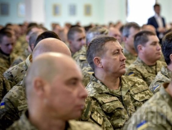 Порошенко відзначив державними нагородами бойових командирів. ФОТО