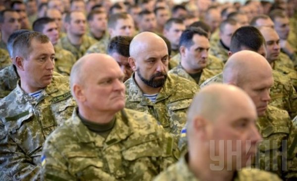 Порошенко відзначив державними нагородами бойових командирів. ФОТО