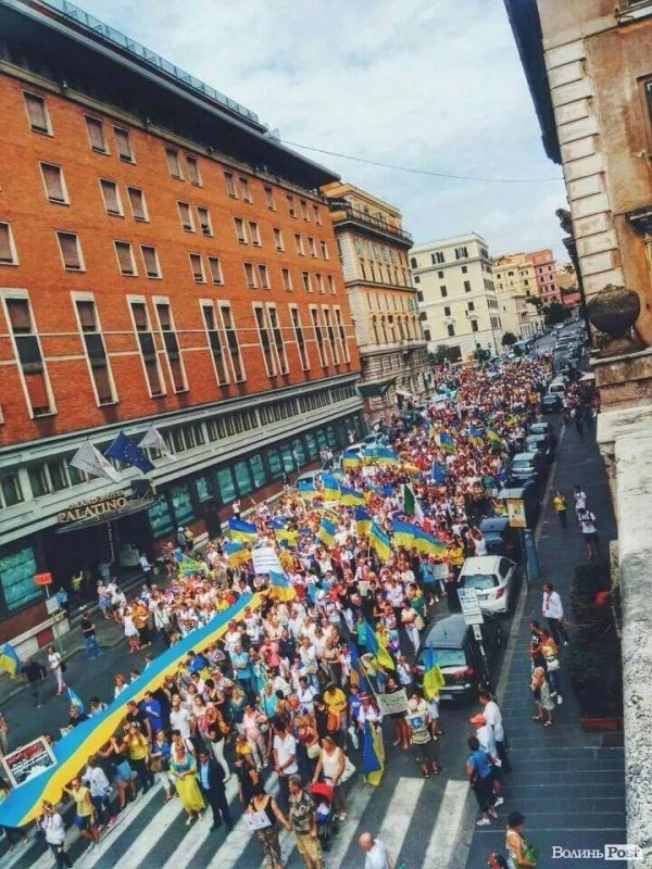 Марші миру  на підтримку України пройшли у 18 країнах. ФОТО